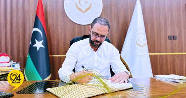 عبدالجليل يصدر قراراً بتعيين 2727 عنصراً طبياً لتعزيز خدمات 68 مرفقاً صحياً