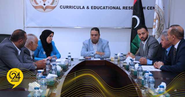 الكتاب المدرسي على طاولة “العابد” بعد تكليفه بوزارة التربية والتعليم