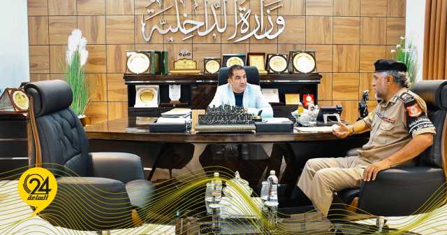 أبوزريبة يناقش إعادة هيكلة إدارة التفتيش والمتابعة لتحسين الأداء الأمني
