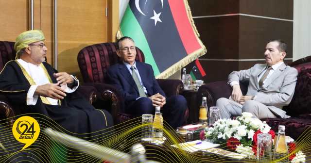 الحويج: بحثت مع نظيري العماني تعزيز التعاون الاقتصادي   