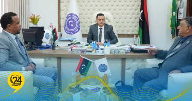 الحويج يناقش سير عمل مكاتب الشؤون القنصلية والوقوف على التحديات والصعوبات