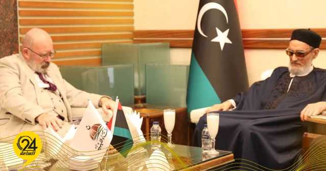 دار الإفتاء طرابلس: الغرياني والسفير البريطاني أكدا على أهمية الالتزام بالمذهب المالكي في ليبيا