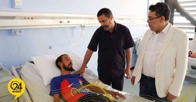 «العيضة» يتفقد الوضع الصحي لمصابي درنة بمستشفيات بنغازي