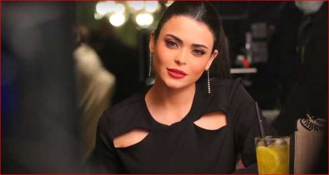 في حفل زفاف صديقتها.. أسماء جلال تشعل السوشيال ميديا بفستان ملفت (صور)