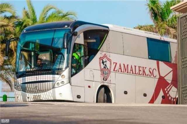 حافلة الزمالك تصل ملعب برج العرب استعدادا لمواجهة سموحة