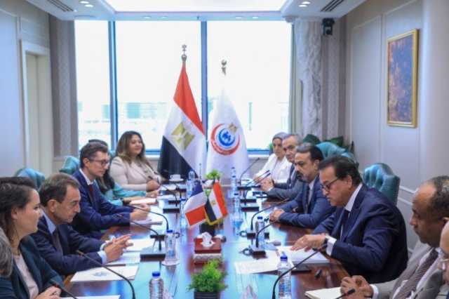 وزير الصحة يستقبل السفير الفرنسي بالقاهرة لبحث سبل التعاون في القطاع الصحي