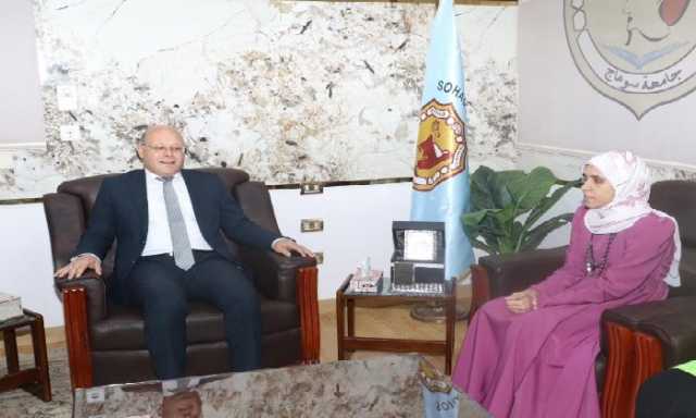 محافظ سوهاج يكرم الأولى بالثانوية العامة' مكفوفين'
