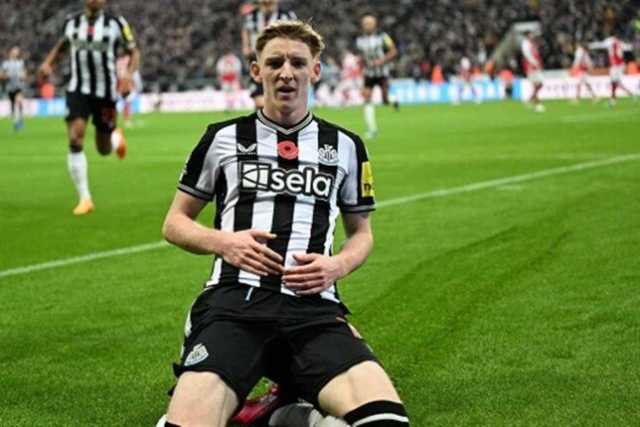 أنتوني جوردون يغادر معسكر المنتخب الإنجليزي