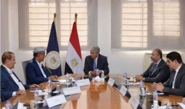 وزير السياحة يبحث مع رئيس مجموعة «الحكير القابضة» فرص الاستثمار السياحي في مصر