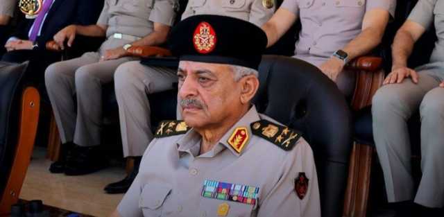 وزير الدفاع يتفقد إحدى القواعد الجوية ويؤكد قدرة المقاتلين على تأمين الدولة والدفاع عن سمائها