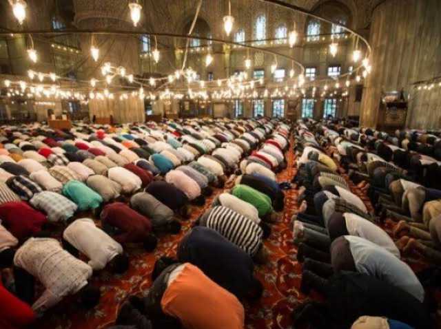 صلاة التراويح.. عدد ركعاتها وحكم قراءة القرآن والذكر في فترة الاستراحة