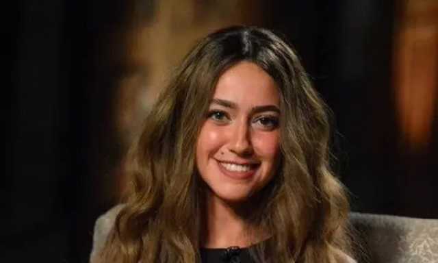 هند عبد الحليم تتطمئن الجمهور على حالة والدها الصحية «صورة»