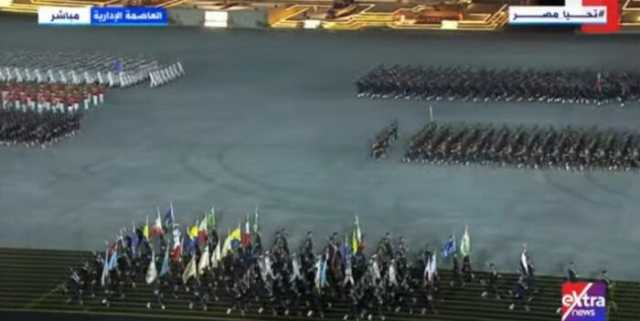 الرئيس السيسي يشهد مجموعات العرض العسكري وطبول الحرب