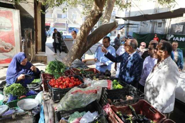 محافظ المنيا يجوب الشوارع.. حملة على المخالفات والتعديات واستماع لمطالب المواطنين