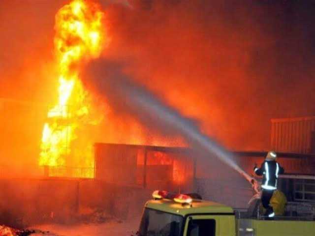 السيطرة على حريق التهم عقار خلف حديقة بدر
