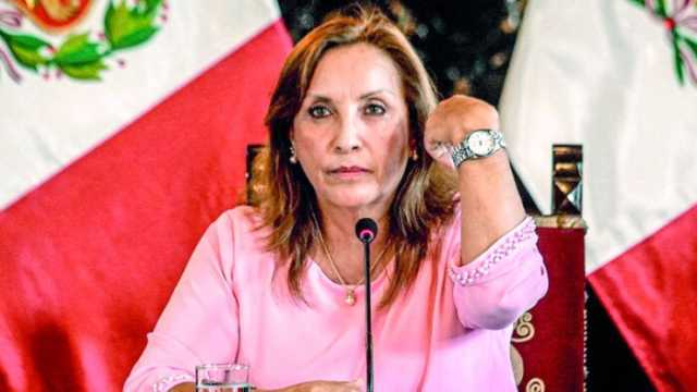 أوامر بالقبض على شقيق رئيسة بيرو بتهمة الفساد