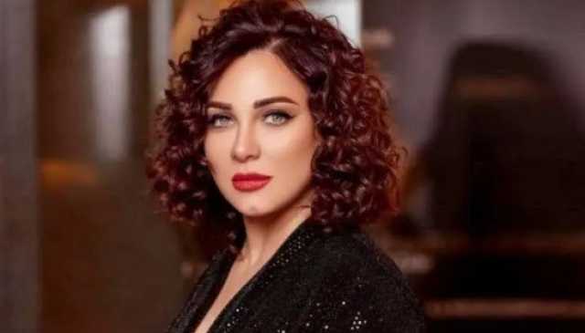 سلاف فواخرجي: بشار الأسد ليس طاغية.. واتعرض عليا فلوس من جهات لتغيير رأيي