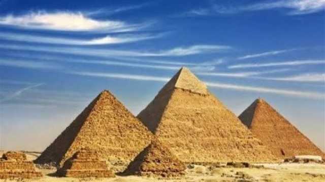 وزارة السياحة والآثار تنفي تأجير يوتيوبر أمريكي لمنطقة أهرامات الجيزة للتصوير لها