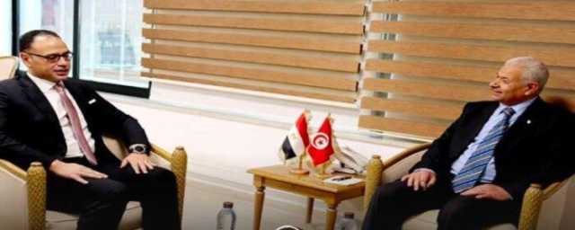 السفير باسم حسن يلتقي وزير التجارة وتنمية الصادرات التونسي