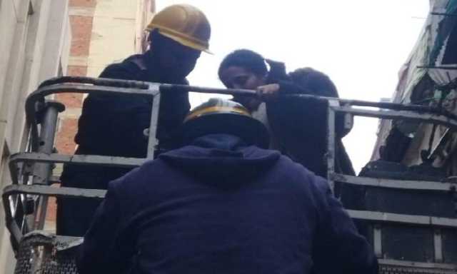 الحماية المدنية تنجح في تحرير أسرة إثر انهيار سلم داخلي بإحدى عقارات الإسكندرية