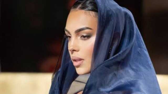 وشم جورجينا باللغة العربية على يدها.. هل أصبحت مسلمة؟