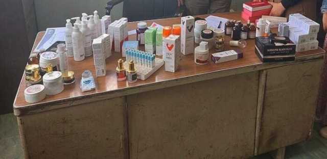 انتحلت صفة طبيبة.. ضبط مركز تجميل غير مرخص تديره «طالبة» في المنيا