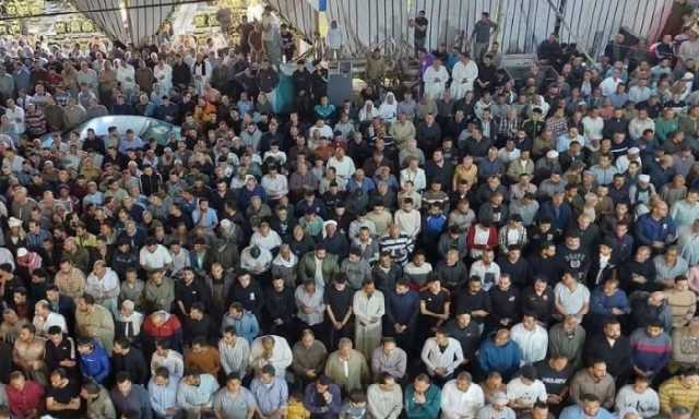 5 نعوش في جنازة واحدة.. تشييع جثامين ضحايا حادث تصادم الطريق الصحراوي بالبحيرة