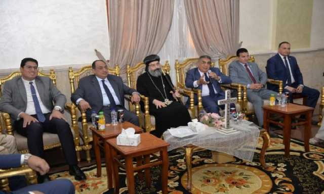 محافظ الدقهلية ومدير الأمن يقدمان التهنئة بعيد القيامة بكنائس المنصورة