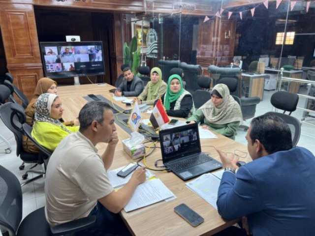 نائب محافظ قنا يبحث عبر الفيديو كونفرانس تعزيز صناعات قنا التراثية