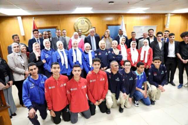 «التربية والتعليم» تكرم الطلاب المتميزين والمبدعين بمدارس التكنولوجيا التطبيقية