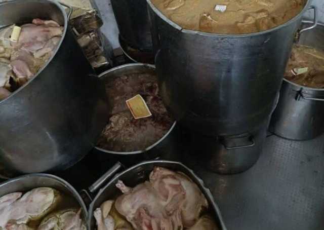 ضبط صدور دجاج منتهية الصلاحية بمطعم شهير بمدينة بنها