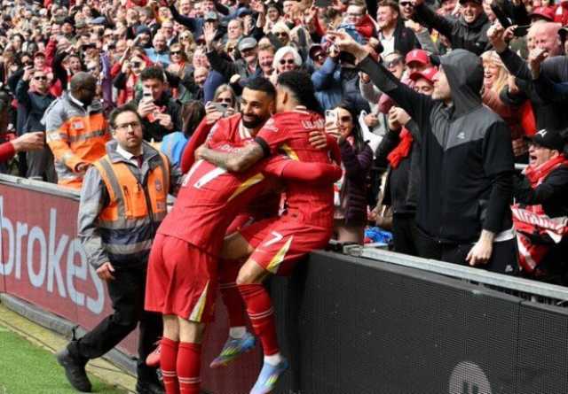 ليفربول يعبر وست هام ويقترب من التتويج بالدوري الإنجليزي «فيديو»