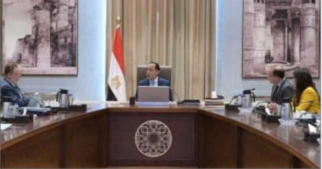 «مدبولي» يعقد اجتماعًا لبحث إتاحة التمويلات لتوفير مخزون من المنتجات البترولية