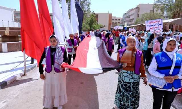 المحافظ يطلق شارة البدء.. سوهاج تحتفي بشبابها في ماراثون المشي احتفالًا بالعيد القومي