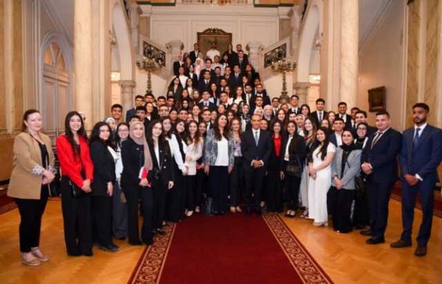 اهتمام الدولة بـ الشباب.. وزير الخارجية يلتقي مع 100 طالب وطالبة من الجامعات المصرية