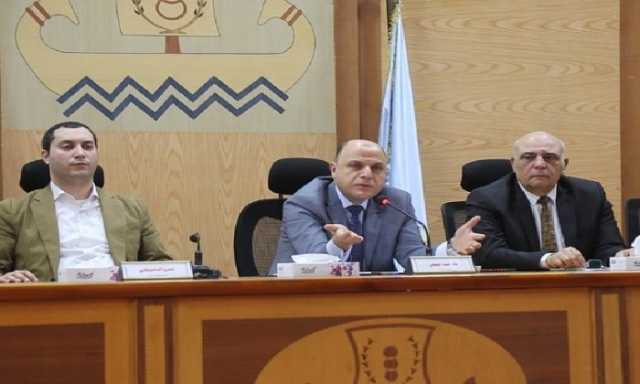 محافظ كفر الشيخ يبحث الإعداد لتنفيذ مشروع التدريب العملي لمجابهة الأزمات