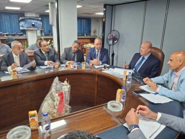رئيس شركة مصر للطيران للخدمات الأرضية يتابع الاستعدادات لموسم الحج 2025