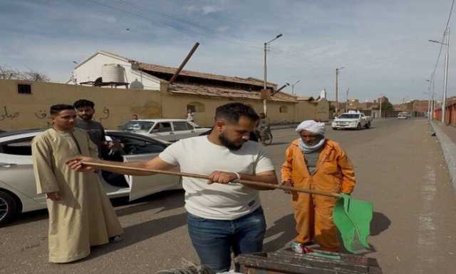 بلوجر بقنا يسلط الضوء على معاناة عامل نظافة ووزارة الأوقاف تبدي اهتمامًا بتكريمه
