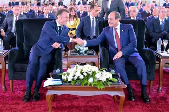 الرئيس السيسي يودع نظيره الفرنسي بعد زيارة رسمية استمرت ثلاثة أيام