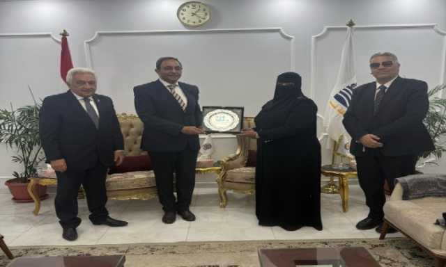 محافظ قنا يُكرّم سفراء «مؤسسة سقيا الماء» ويشيد بجهود المشاركة المجتمعية