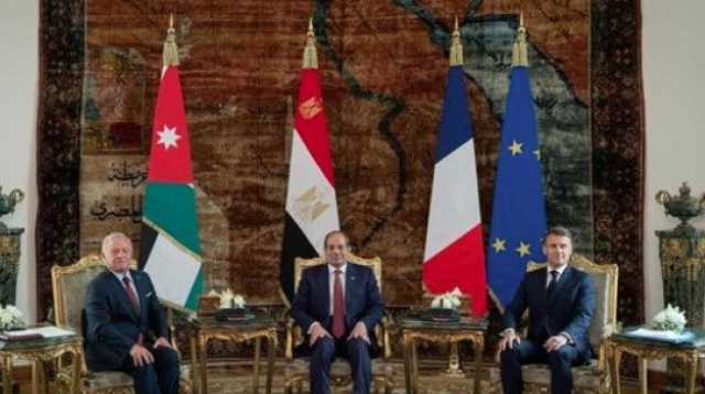 قادة مصر وفرنسا والأردن يجرون مكالمة هاتفية مشتركة مع الرئيس الأمريكي
