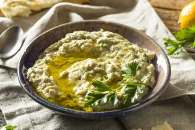 قدميها مع الأكلات.. طريقة عمل بابا غنوج بخطوات سهلة في البيت