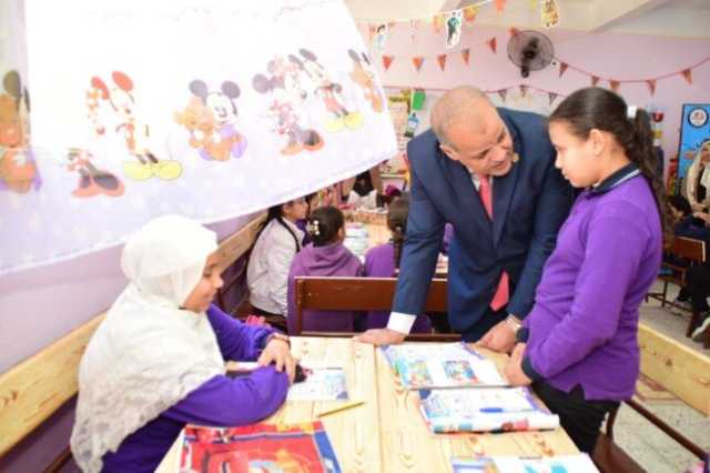 مدير تعليم بورسعيد يشيد بانتظام الدراسة في مدرستي «أم المؤمنين و'قاسم أمين»