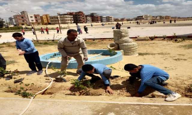 مدير تعليم الإسكندرية يشيد بمبادرات دهان وتشجير المدارس
