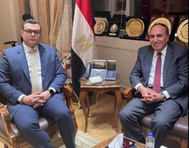 «وزير الإسكان»: تخصيص 1500 شقة و328 قطعة أرض للصحفيين