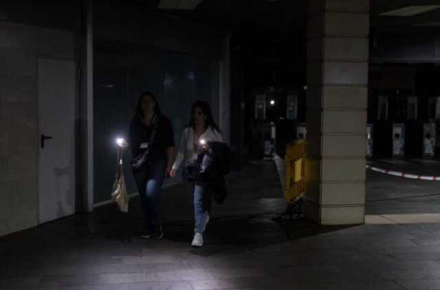 مؤسسة المطارات الإسبانية: تأخير في بعض الرحلات جراء انقطاع الكهرباء