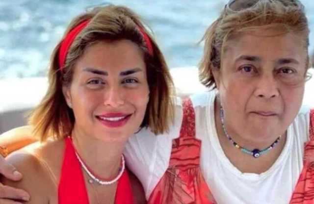 منه فضالي تكشف عن تعرض والدتها لوعكة صحية| صورة