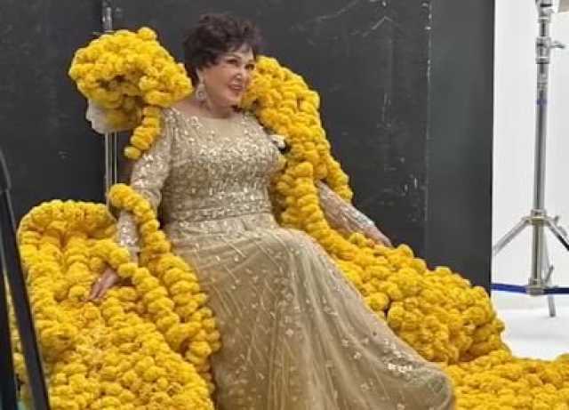 «تشبه نجوم هوليوود».. لبلبة تتألق في أحدث جلسة تصوير لها