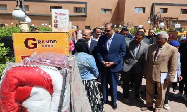 محافظ سوهاج يُسلم 25 جهاز عروس للفتيات المقبلات على الزواج