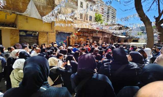 وسط حالة من الحزن.. أسرة ضحايا المنزل المنهار بالإسكندرية يشيعون جثامينهم إلى مثواهم الأخير